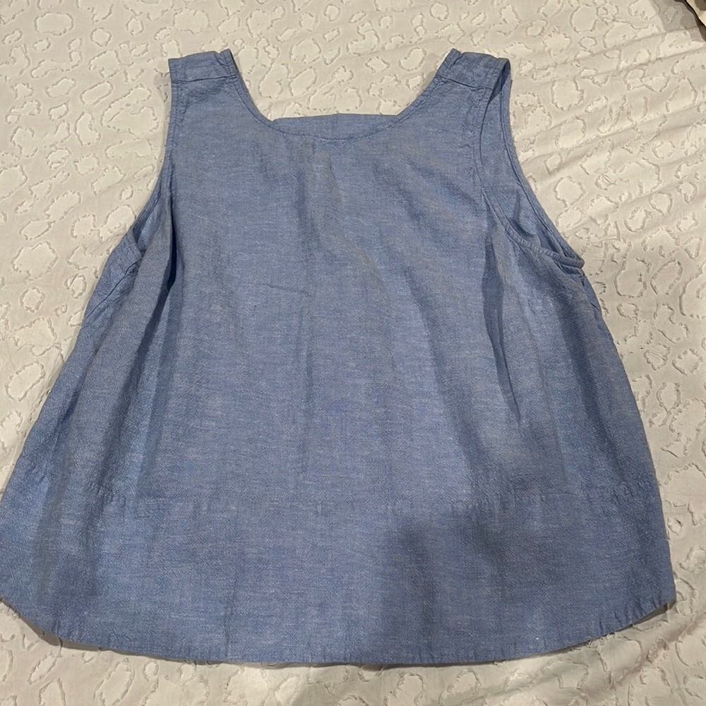 Loft tank top, with a small cutout on the back